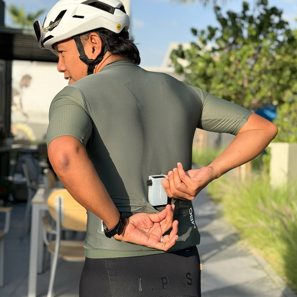 Cyclist @erwin_cyclist holding BSCOBBER A3Max electric bicycle pump – ultra-compact, lightweight mini inflator designed to fit into a cycling jersey pocket for on-the-go tire inflation