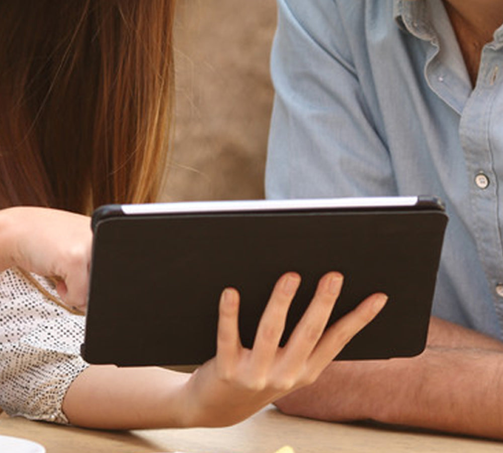 Customer interaction at BSCOBBER booth during industry trade show, featuring product trial zone for electric inflators and smart accessories