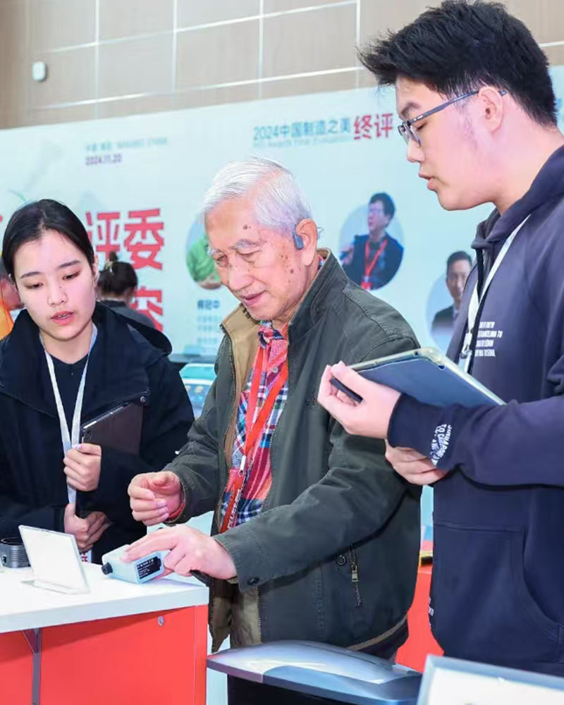 BSCOBBER team showcasing innovative electric bike pumps at international trade fair, engaging with global distributors and cycling enthusiasts